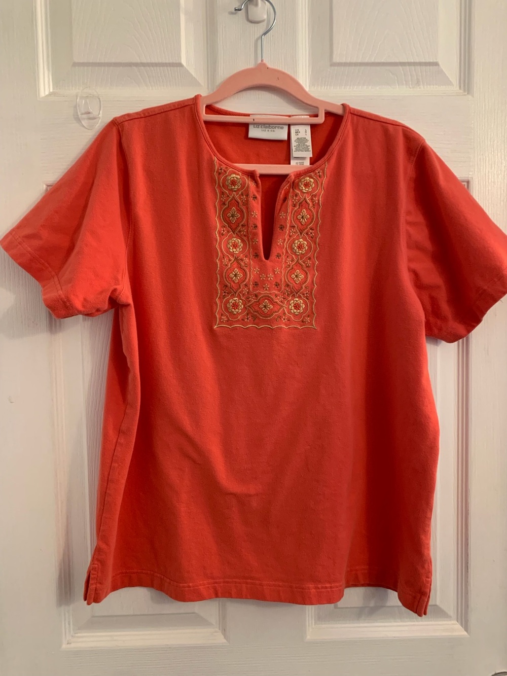 Liz Claiborne Coral Embroidered Collar Knit Top. Size large. $10